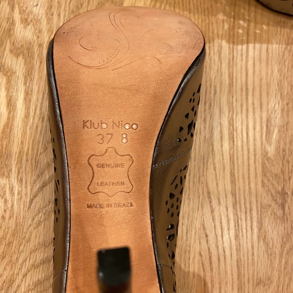 Pumps - Picture 1 of 4